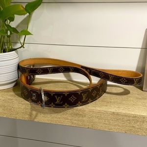 Leather dog collar and leash set.